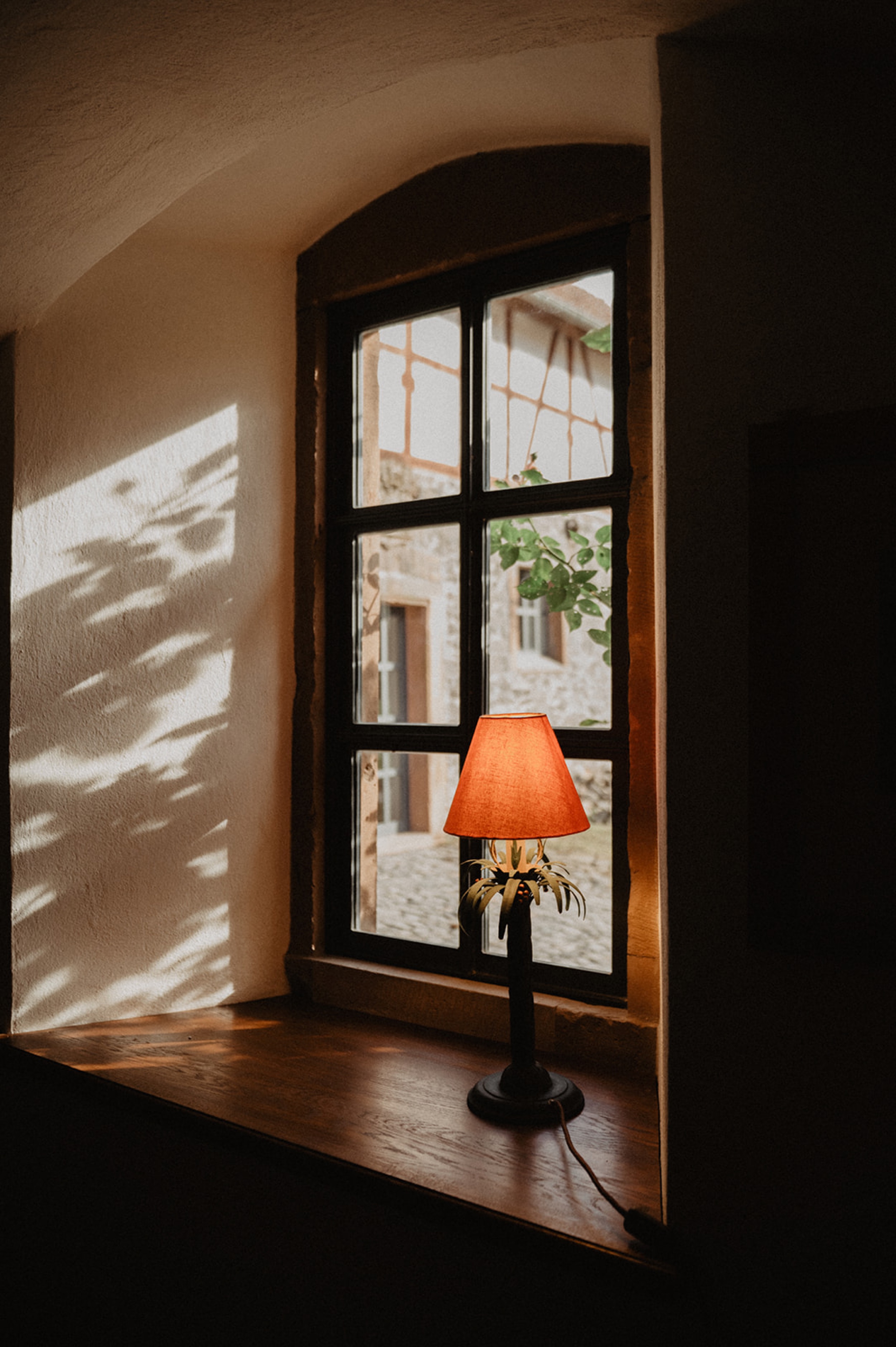 Hofgut-Luisenlust-Eventlocation-Kaminzimmer-Fenster