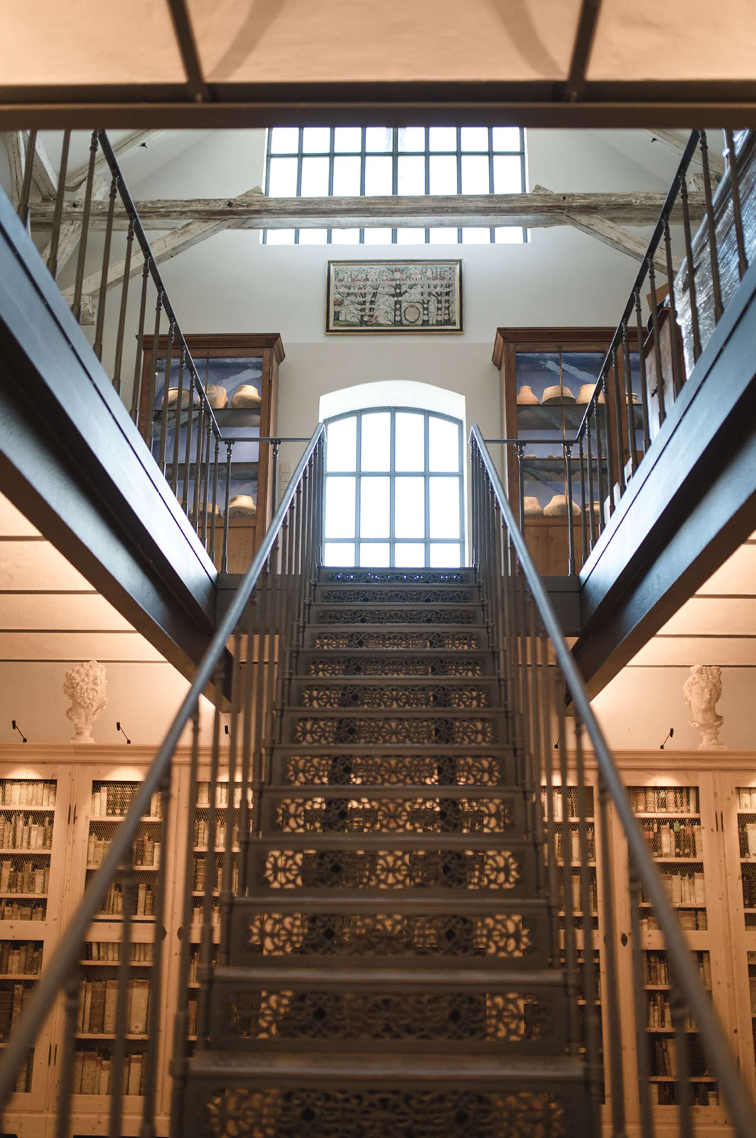 Hofgut-Luisenlust-aufgang-bibliothek